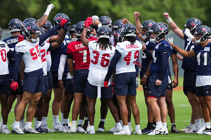 texans huddle 